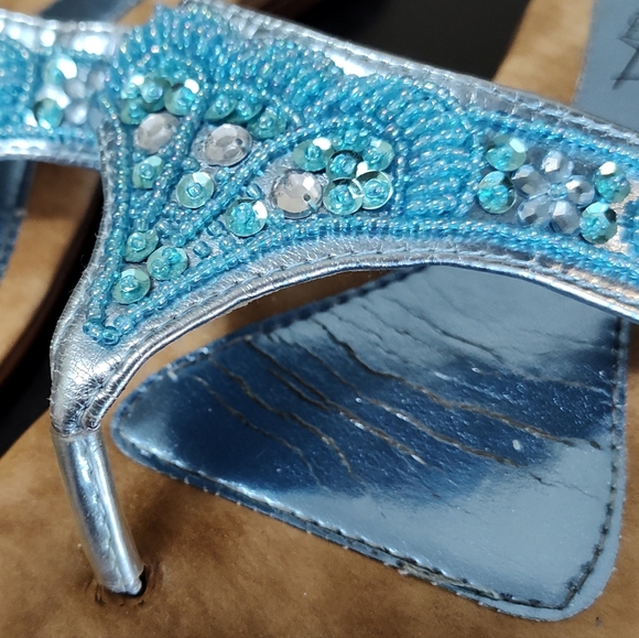 Amrita Singh bejeweled beaded thong sandals - Picture 4 of 7